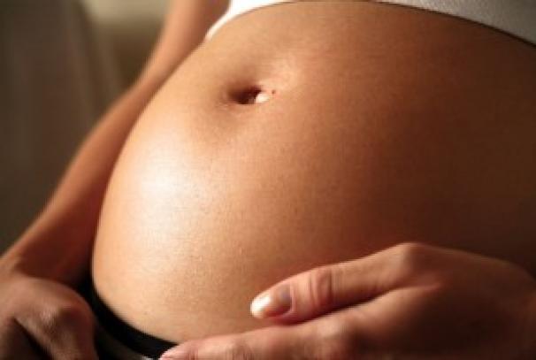 Почему появляется сыпь на животе при беременности и ее лечение?